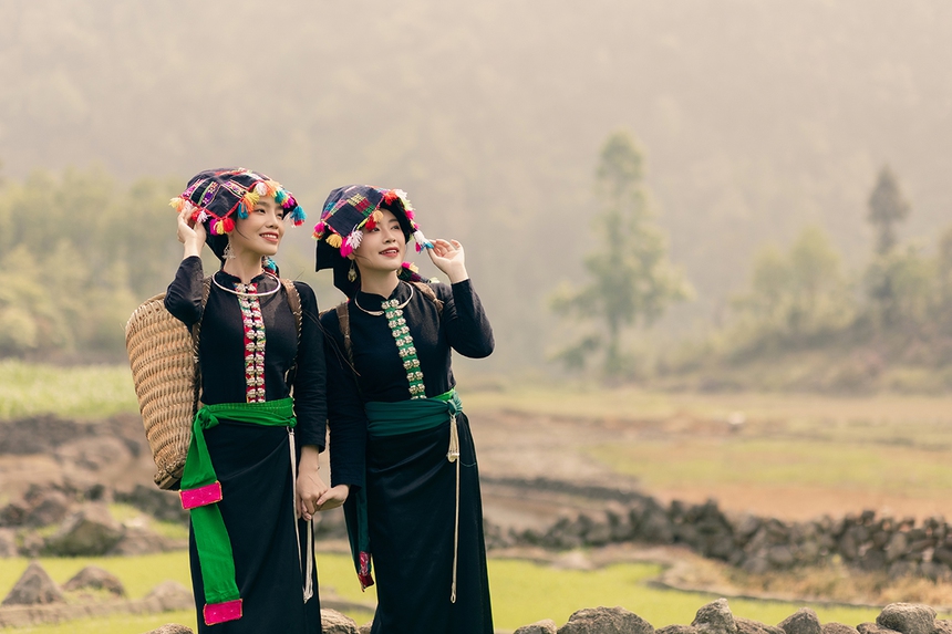 Sao Mai Thu Hằng cùng Sèn Hoàng Mỹ Lam ra MV về Tây Bắc - Ảnh 1.