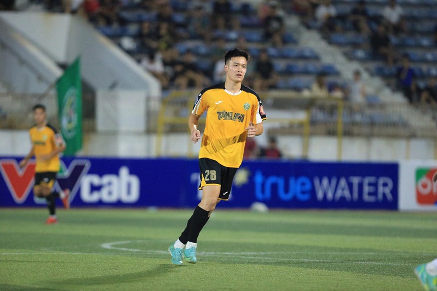 Vừa giúp Viettel thắng trận, Hoàng Đức vẫn không thể giúp đội nhà thắng trên sân phủi - Ảnh 2.