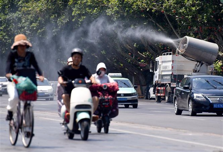 Trung Quốc ghi nhận mức nhiệt cao kỷ lục, vượt 52 độ C - Ảnh 1.