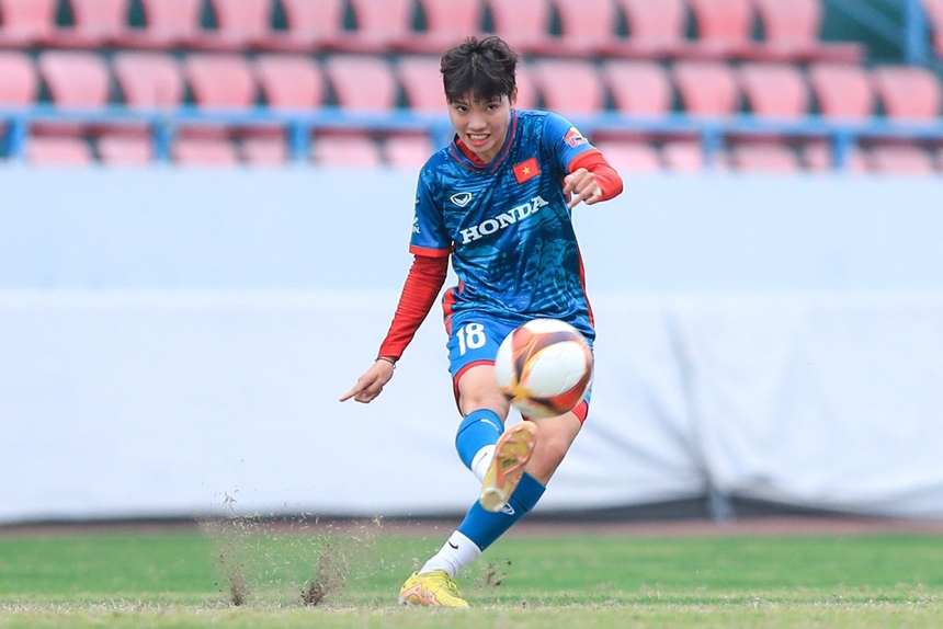 Vũ Thị Hoa: Từ tài năng trẻ đến tiền đạo tuyển nữ Việt Nam ở World Cup 2023 - Ảnh 1. Vũ Thị Hoa: Từ tài năng trẻ đến tiền đạo tuyển nữ Việt Nam ở World Cup 2023 - Ảnh 1.