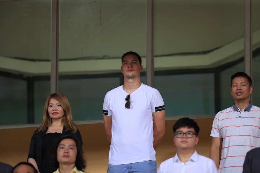 Filip Nguyễn đến xem Văn Lâm thi đấu dù nói 'không quan tâm' - Ảnh 2. Filip Nguyễn đến xem Văn Lâm thi đấu dù nói 'không quan tâm' - Ảnh 2.