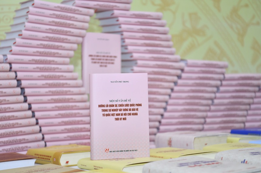 Ra mắt sách của Tổng Bí thư Nguyễn Phú Trọng về đường lối quân sự, chiến lược quốc phòng - Ảnh 2. Ra mắt sách của Tổng Bí thư Nguyễn Phú Trọng về đường lối quân sự, chiến lược quốc phòng - Ảnh 2.