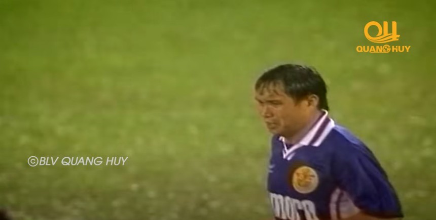 HLV Mai Đức Chung nã đại bác khi so tài với huyền thoại Barcelona, dàn sao Việt Nam trổ tài trước đội bóng châu Âu - Ảnh 5.