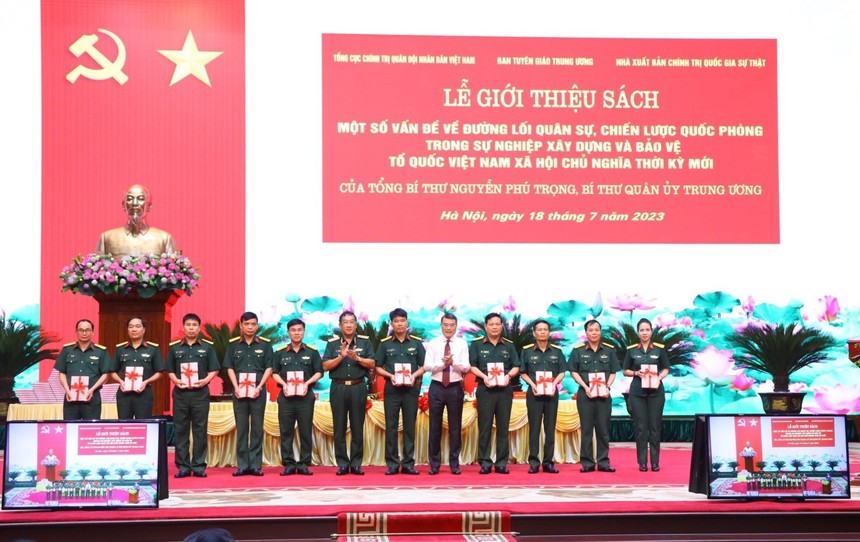 Ra mắt sách của Tổng Bí thư Nguyễn Phú Trọng về đường lối quân sự, chiến lược quốc phòng - Ảnh 3. Ra mắt sách của Tổng Bí thư Nguyễn Phú Trọng về đường lối quân sự, chiến lược quốc phòng - Ảnh 3.