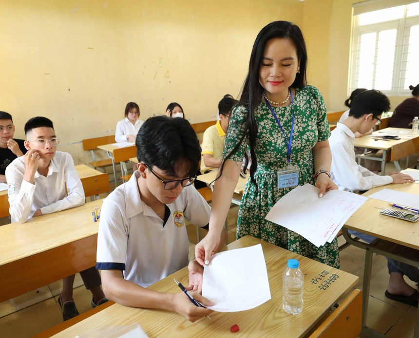 Bộ Giáo dục và Đào tạo công bố phổ điểm thi tốt nghiệp Trung học Phổ thông năm 2023 - Ảnh 2.