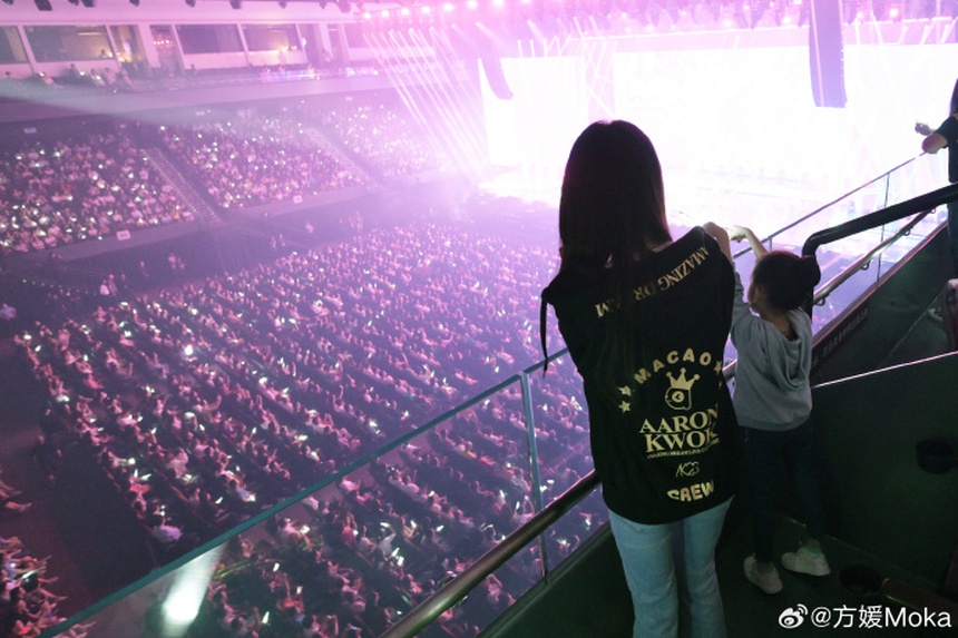 Nhan sắc nhóc tì nhà 'Thiên vương' Quách Phú Thành bất ngờ gây sốt - Ảnh 2. Nhan sắc nhóc tì nhà 'Thiên vương' Quách Phú Thành bất ngờ gây sốt - Ảnh 2.