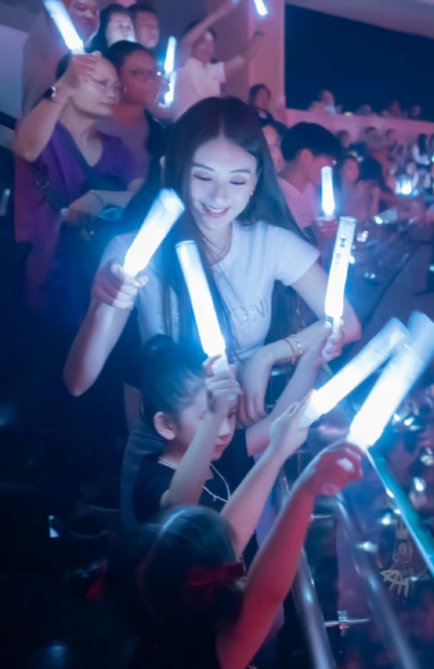 Nhan sắc nhóc tì nhà 'Thiên vương' Quách Phú Thành bất ngờ gây sốt - Ảnh 4. Nhan sắc nhóc tì nhà 'Thiên vương' Quách Phú Thành bất ngờ gây sốt - Ảnh 4.