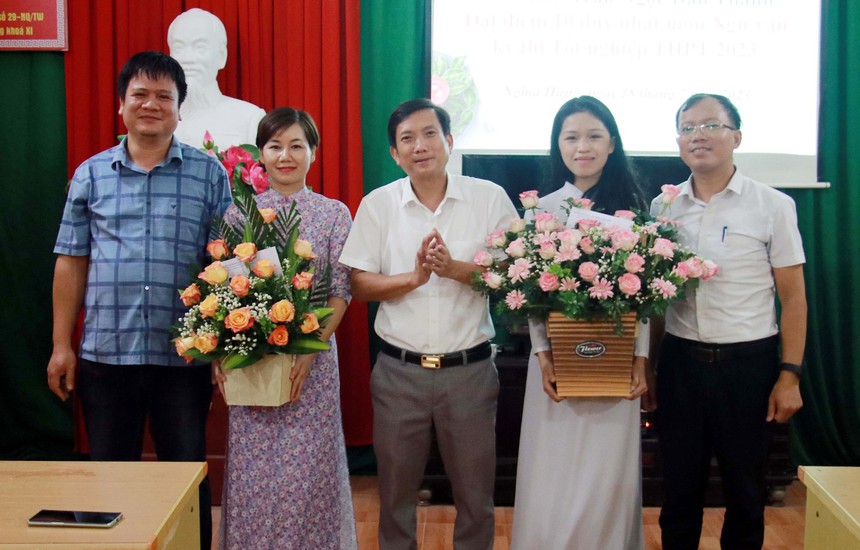 Nữ sinh Nam Định đạt điểm 10 môn Văn: Phát huy tinh thần tự học, chủ động, sáng tạo - Ảnh 2.