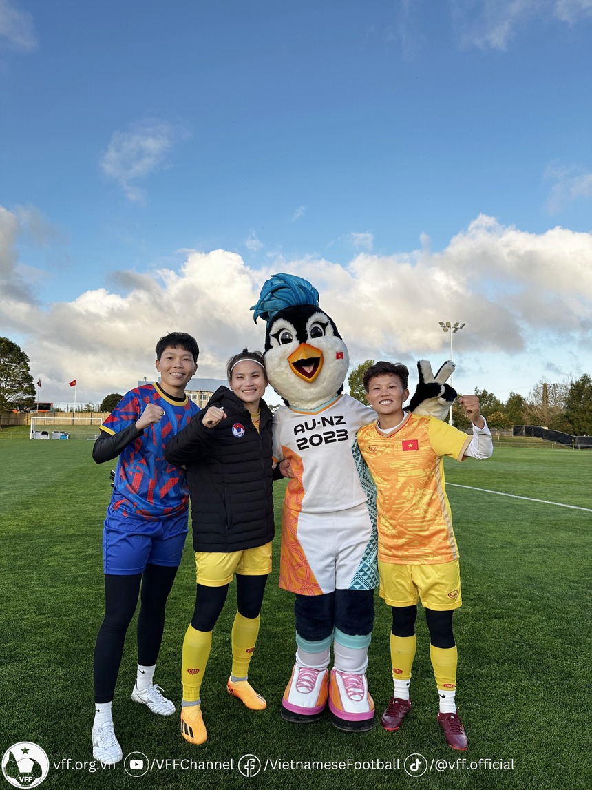 ĐT nữ Việt Nam giao lưu người hâm mộ, Kim Thanh tiết lộ món ăn thèm nhất, Bích Thùy sẵn sàng 'chiến' - Ảnh 2.