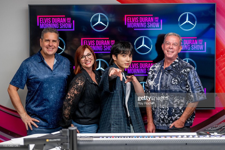 Jungkook BTS trong những bức ảnh Getty chưa được tẩy trắng từ chương trình 'Elvis Duran' - Ảnh 4.