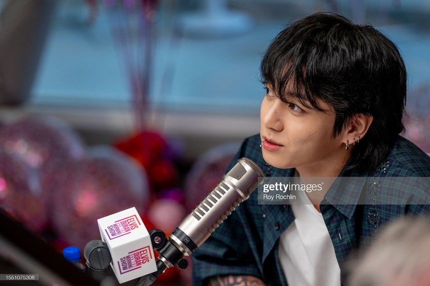 Jungkook BTS trong những bức ảnh Getty chưa được tẩy trắng từ chương trình 'Elvis Duran' - Ảnh 9.