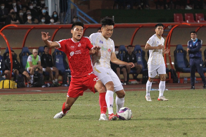 Bóng lăn trên bàn phím: CĐV kỳ vọng VAR nâng tầm V-League - Ảnh 1.