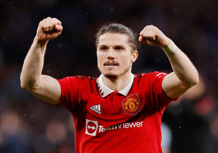 Tin chuyển nhượng MU 19/7: 'Quỷ đỏ' tiến gần thương vụ Amrabat, Rashford gia hạn hợp đồng - Ảnh 4.