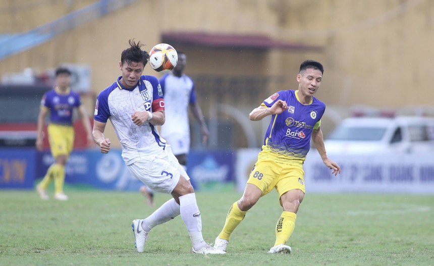 Vòng 13 Night Wolf V-League 2023: CAHN vô địch lượt đi, HAGL lo trụ hạng - Ảnh 1.