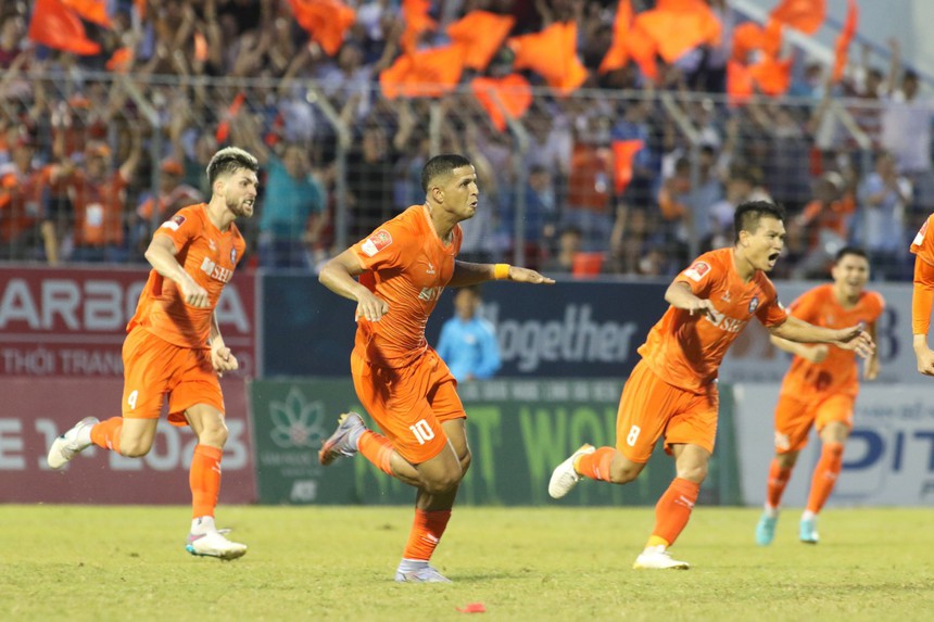 SHB Đà Nẵng chiến thắng “quý như vàng” trước CAHN - Ảnh 1.