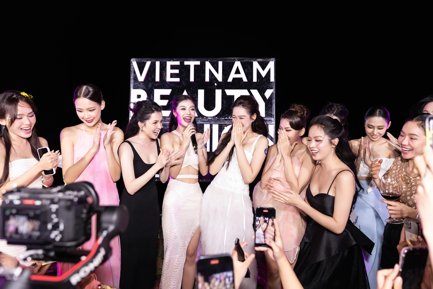 Hoa hậu Đỗ Thị Hà đón sinh nhật tuổi 22 bằng bộ ảnh mới khoe nhan sắc xinh đẹp ngọt ngào - Ảnh 8.