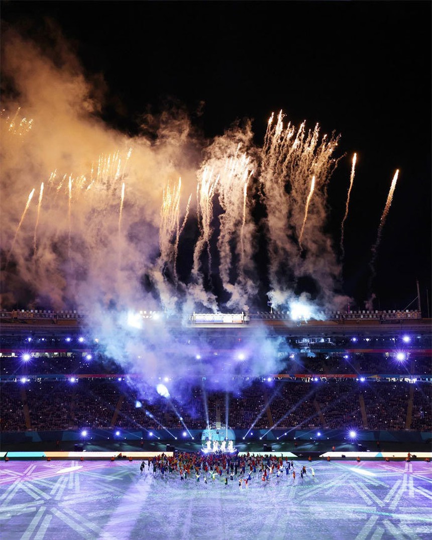 Chùm ảnh lễ khai mạc World Cup 2023: Ngắn gọn nhưng ấn tượng nhưng đầy sắc màu - Ảnh 8. Chùm ảnh lễ khai mạc World Cup 2023: Ngắn gọn nhưng ấn tượng nhưng đầy sắc màu - Ảnh 8.