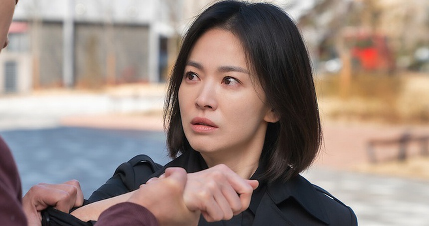 Song Hye Kyo và 'ác nữ' Lim Ji Yeon đăng quang tại lễ trao giải Blue Dragon với 'The Glory' - Ảnh 2.