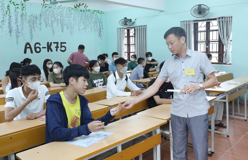 Nhiều trường đại học công bố điểm sàn xét tuyển bằng điểm thi tốt nghiệp Trung học Phổ thông - Ảnh 3.