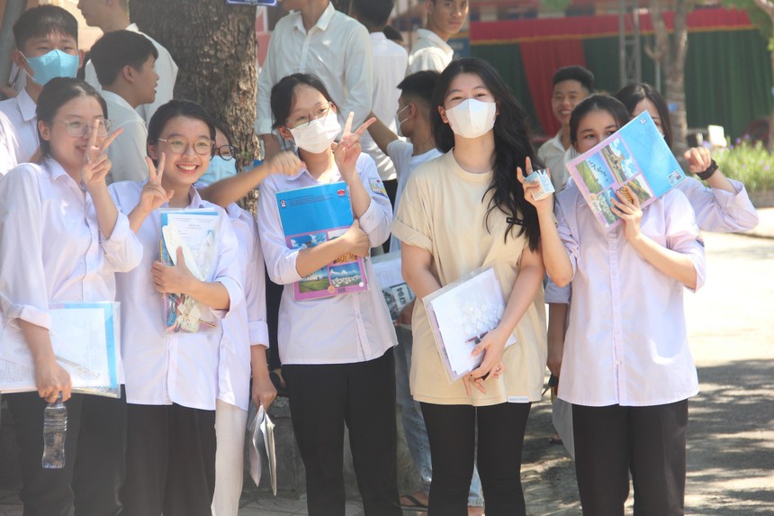 Nhiều trường đại học công bố điểm sàn xét tuyển bằng điểm thi tốt nghiệp Trung học Phổ thông - Ảnh 1.