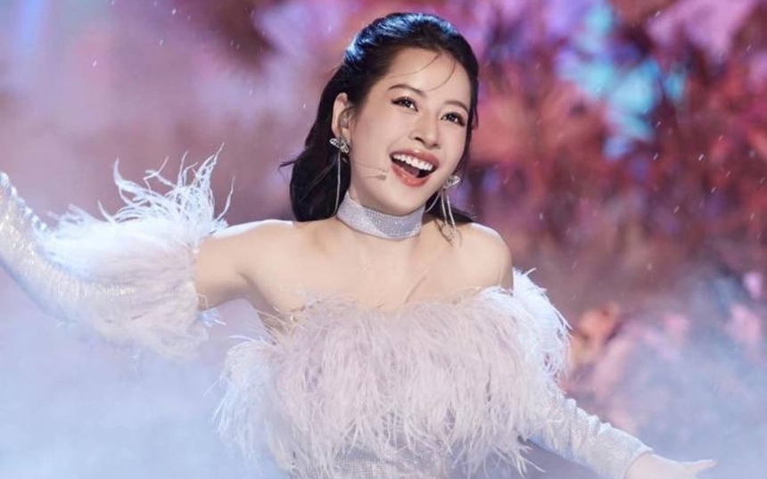 Chi Pu chính thức 'Trung tiến', fan mong đợi người đẹp đóng cổ trang - Ảnh 2.