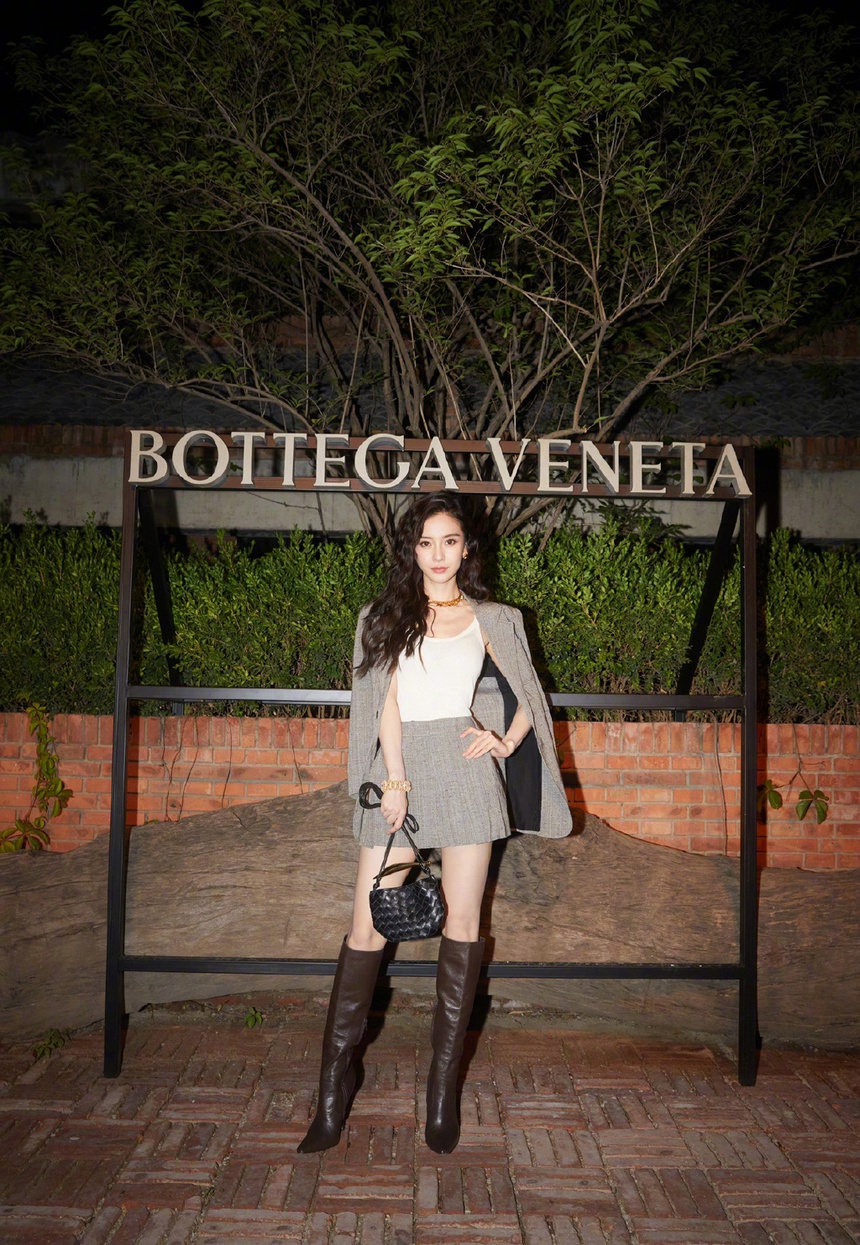 Cư dân mạng sốc với màn đọ sắc của Angelababy và mỹ nhân Thái Lan - Ảnh 1. Cư dân mạng sốc với màn đọ sắc của Angelababy và mỹ nhân Thái Lan - Ảnh 1.