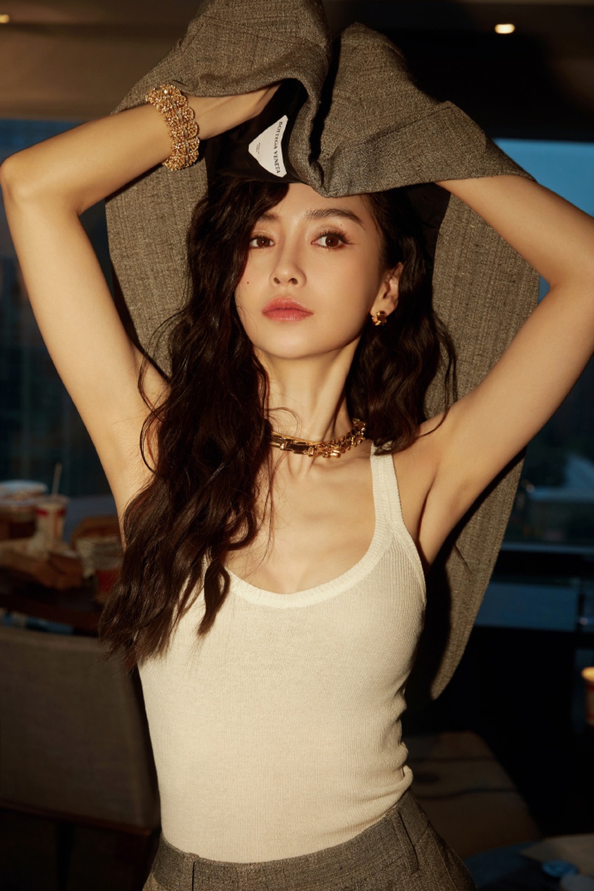 Cư dân mạng sốc với màn đọ sắc của Angelababy và mỹ nhân Thái Lan - Ảnh 2. Cư dân mạng sốc với màn đọ sắc của Angelababy và mỹ nhân Thái Lan - Ảnh 2.