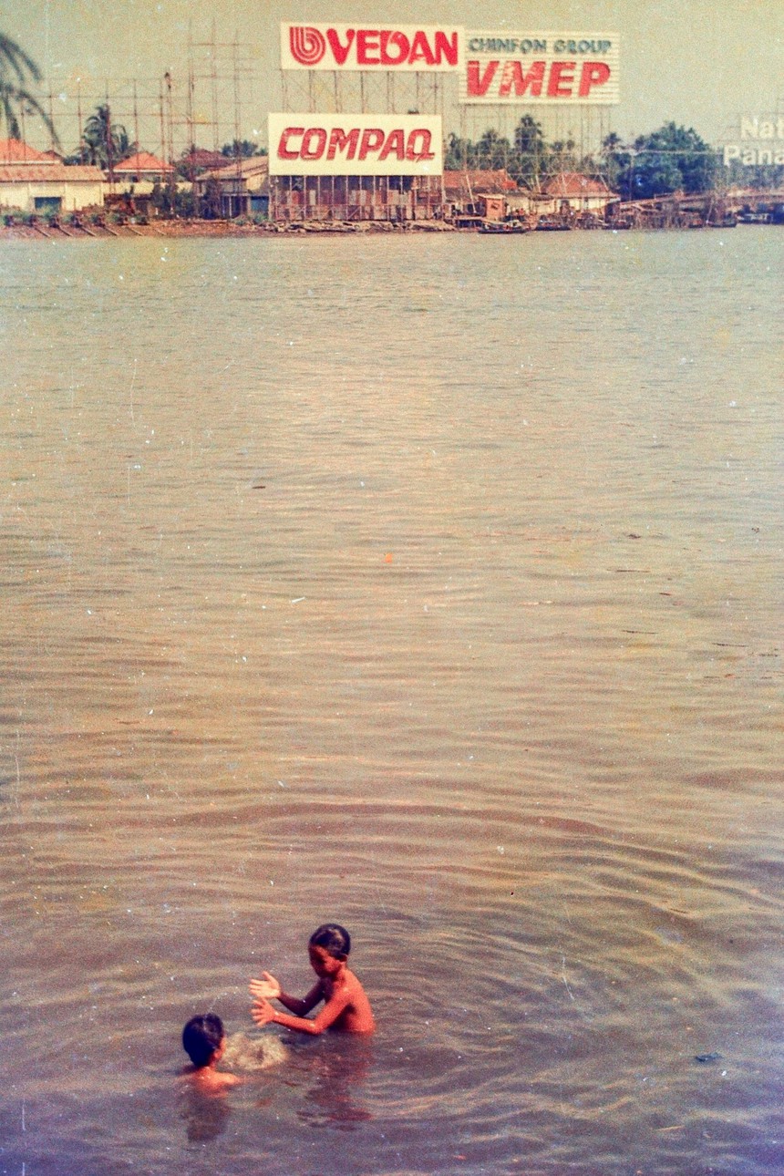 Cuộc đời sau ống kính: Sông Sài Gòn, sau 3 thập niên - Ảnh 1. Cuộc đời sau ống kính: Sông Sài Gòn, sau 3 thập niên - Ảnh 1.