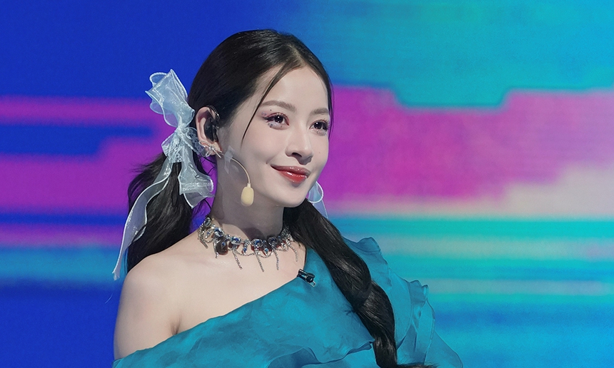 Chi Pu chính thức 'Trung tiến', fan mong đợi người đẹp đóng cổ trang - Ảnh 3.