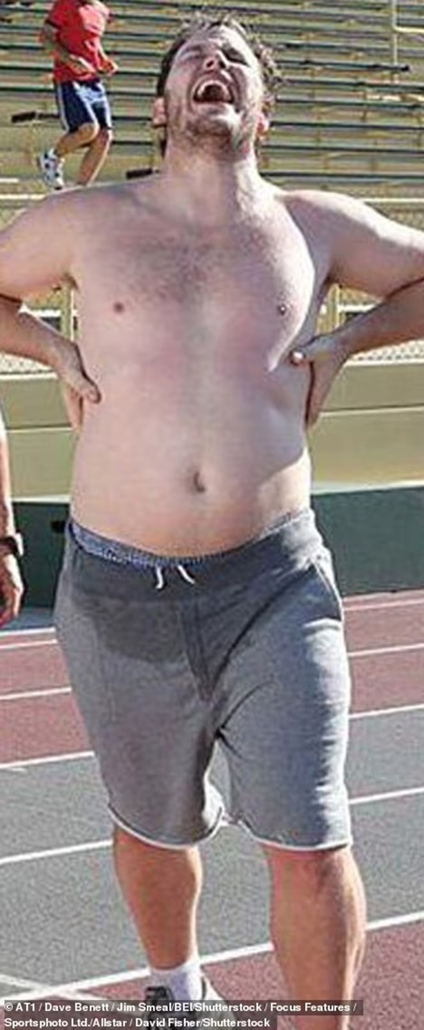 Khi các sao Hollywood làm biến dạng cơ thể cho vai diễn: Cillian Murphy, Charlize Theron… - Ảnh 12.