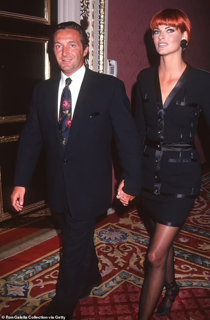 (Bài đăng thứ 7) Bê bối và bi kịch cay đắng sau hào quang của các siêu mẫu thập niên 1990 Cindy Crawford, Naomi Campbell... - Ảnh 12.