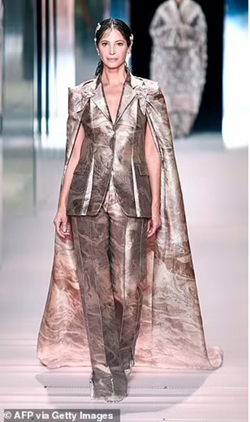 (Bài đăng Chủ nhật) Bê bối và bi kịch cay đắng sau hào quang của các siêu mẫu thập niên 1990 Naomi Campbell và Christy Turlington - Ảnh 5.