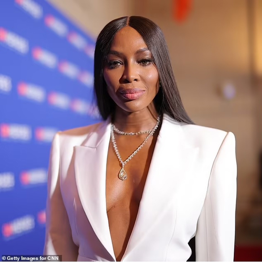 (Bài đăng Chủ nhật) Bê bối và bi kịch cay đắng sau hào quang của các siêu mẫu thập niên 1990 Naomi Campbell và Christy Turlington - Ảnh 16.