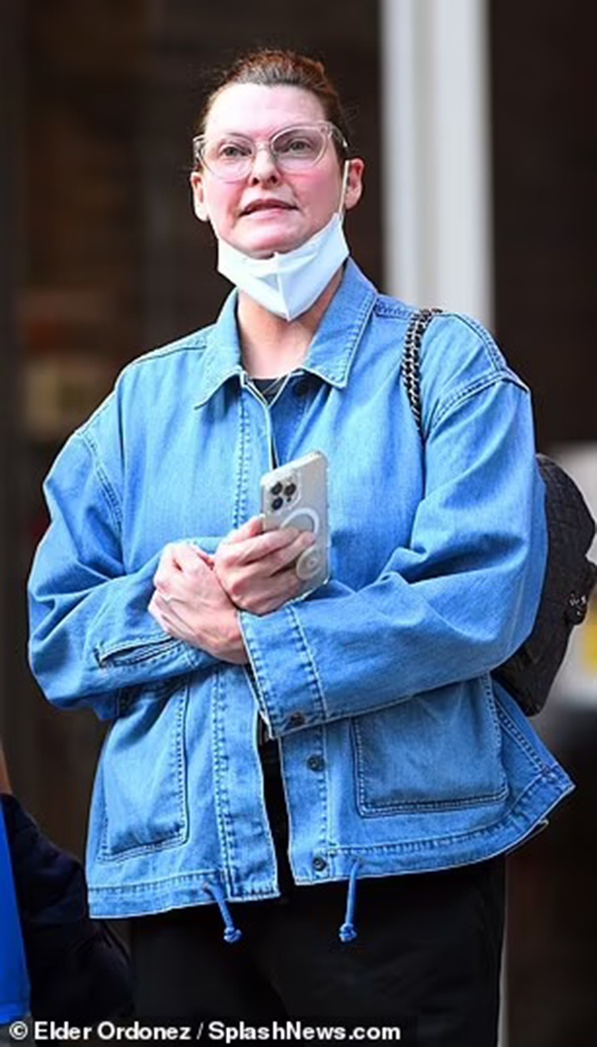 (Bài đăng thứ 7) Bê bối và bi kịch cay đắng sau hào quang của các siêu mẫu thập niên 1990 Cindy Crawford, Naomi Campbell... - Ảnh 9.