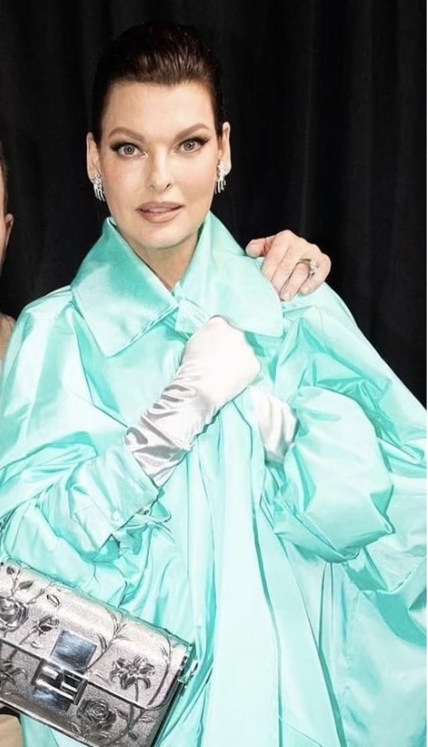 (Bài đăng thứ 7) Bê bối và bi kịch cay đắng sau hào quang của các siêu mẫu thập niên 1990 Cindy Crawford, Naomi Campbell... - Ảnh 6.