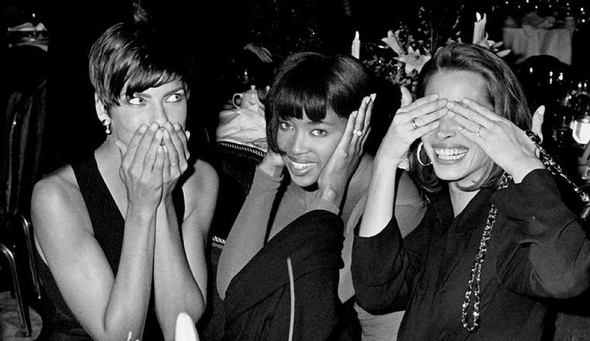 (Bài đăng thứ 7) Bê bối và bi kịch cay đắng sau hào quang của các siêu mẫu thập niên 1990 Cindy Crawford, Naomi Campbell... - Ảnh 3.