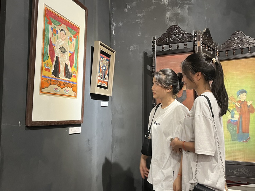 Sống chậm cuối tuần: 'Ứng tác' với tranh Hàng Trống - Ảnh 1.