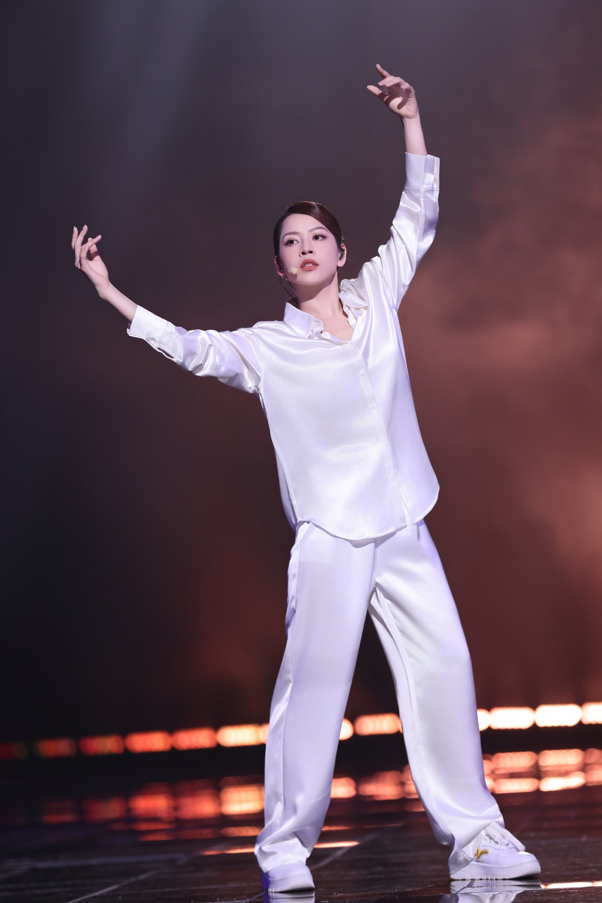 Nằm trong đội hình chiến thắng, Chi Pu giật thêm 2 giải phụ tại Đạp gió 2023 - Ảnh 2.