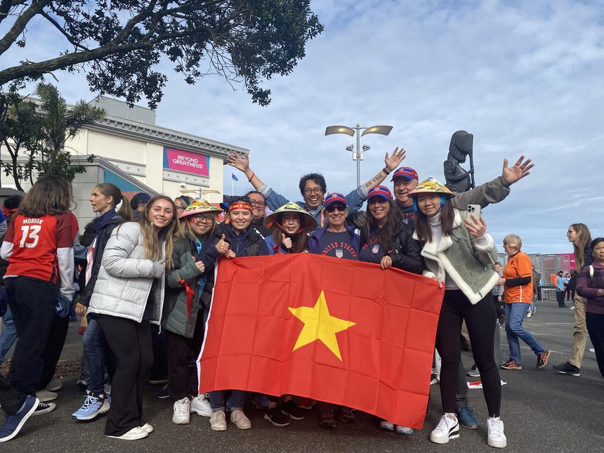 Ghi chép từ sân Eden Park: Và trên khán đài, họ hát: 'Việt Nam, Hồ Chí Minh' - Ảnh 3.