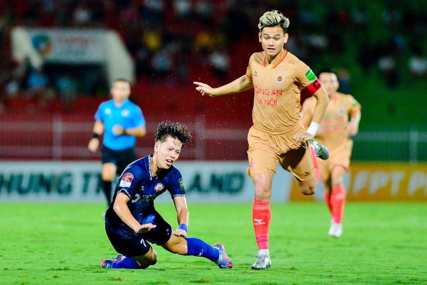 Kết quả V-League: CAHN hạ Bình Định bằng siêu phẩm, Hà Nội bị Hà Tĩnh cầm chân - Ảnh 2. Kết quả V-League: CAHN hạ Bình Định bằng siêu phẩm, Hà Nội bị Hà Tĩnh cầm chân - Ảnh 2.