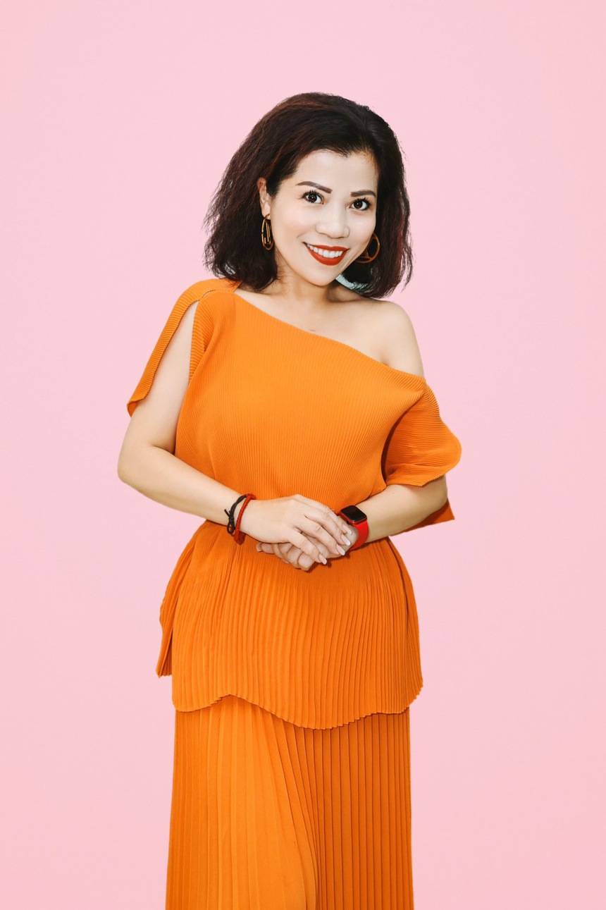 Nghệ sĩ Đinh Lan Hương: Từ ca sĩ thành giảng viên thanh nhạc 'mát tay' - Ảnh 2. Nghệ sĩ Đinh Lan Hương: Từ ca sĩ thành giảng viên thanh nhạc 'mát tay' - Ảnh 2.