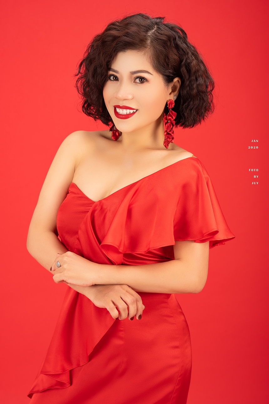 Nghệ sĩ Đinh Lan Hương: Từ ca sĩ thành giảng viên thanh nhạc 'mát tay' - Ảnh 1. Nghệ sĩ Đinh Lan Hương: Từ ca sĩ thành giảng viên thanh nhạc 'mát tay' - Ảnh 1.