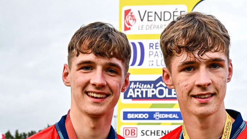 Tin nóng bóng đá sáng 23/7: MU hoàn tất chiêu mộ cặp song sinh từ Man City - Ảnh 2.