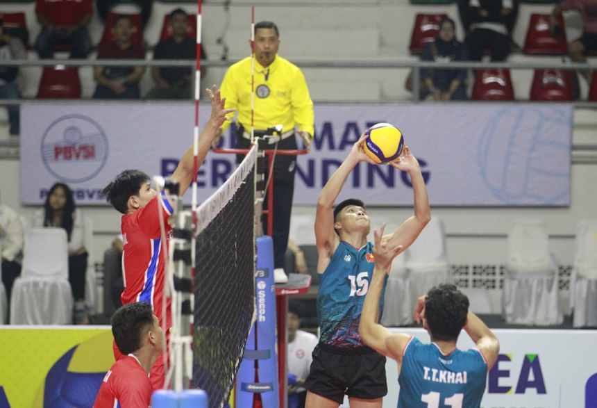 ĐT bóng chuyền Việt Nam ngược dòng nghẹt thở, giành chiến thắng đầu tiên ở SEA V.League - Ảnh 2.