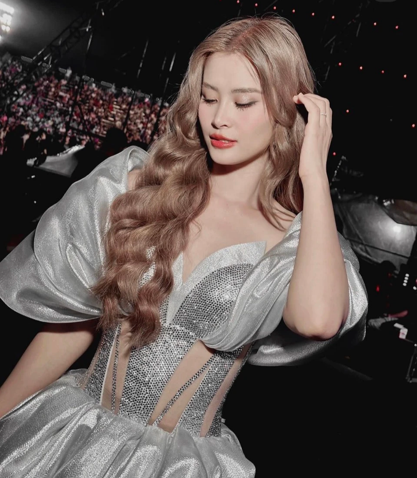 Sao Việt 23/7: Hà Kiều Anh đăng ảnh kỉ niệm ngày cưới, Minh Hằng tỉ mỉ chuẩn bị đón 'mèo con' - Ảnh 5.