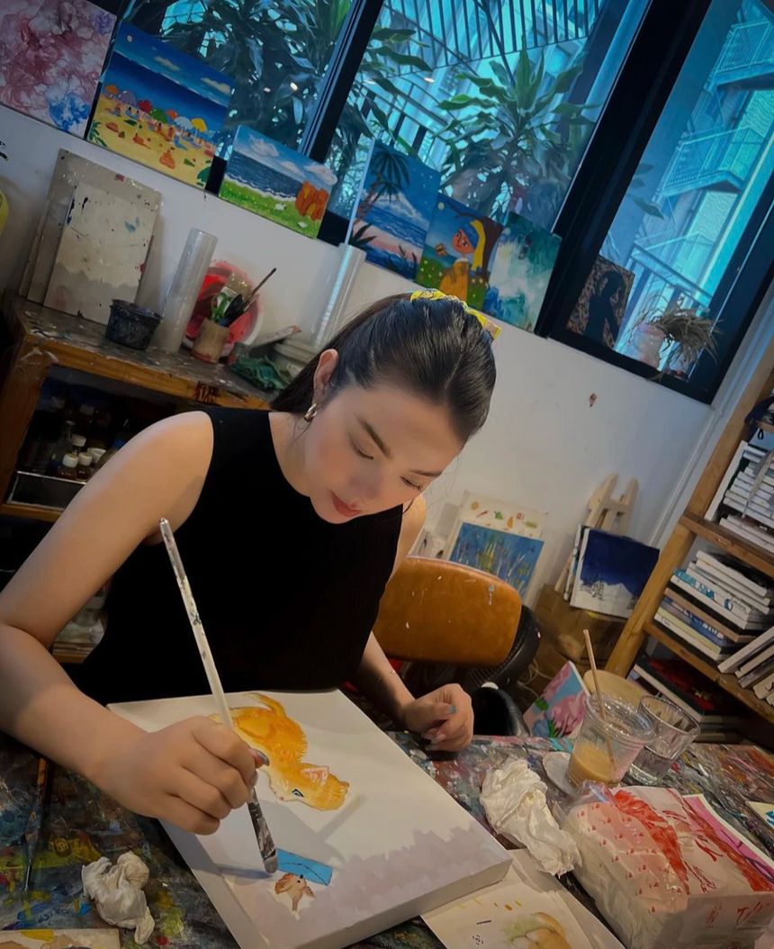 Sao Việt 23/7: Hà Kiều Anh đăng ảnh kỉ niệm ngày cưới, Minh Hằng tỉ mỉ chuẩn bị đón 'mèo con' - Ảnh 3.