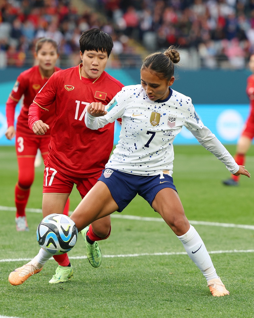 Chủ tịch VFF Trần Quốc Tuấn: ‘Không chỉ thắng mới thưởng, đội tuyển nữ đã đem đến niềm vui cho người hâm mộ’ - Ảnh 3. Chủ tịch VFF Trần Quốc Tuấn: ‘Không chỉ thắng mới thưởng, đội tuyển nữ đã đem đến niềm vui cho người hâm mộ’ - Ảnh 3.