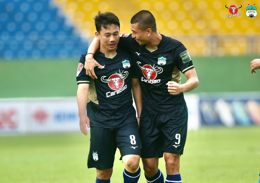 Chơi thiếu người vì thẻ đỏ, HAGL vẫn đẩy Bình Dương vào cửa "tử" - Ảnh 2.