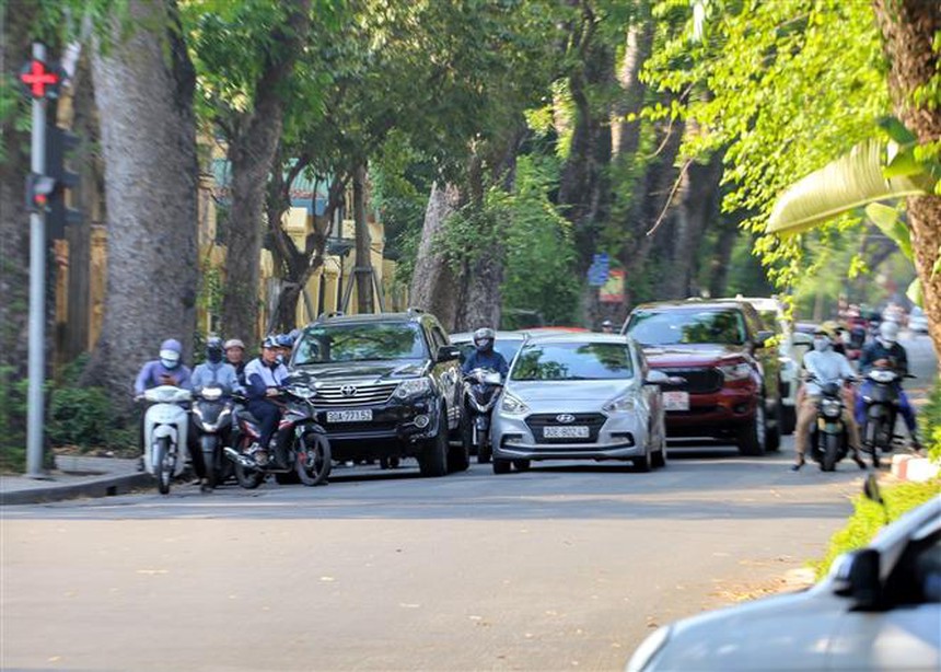 Nắng nóng ở Bắc Bộ và Bắc Trung Bộ có khả năng kéo dài trong vài ngày tới - Ảnh 1. Nắng nóng ở Bắc Bộ và Bắc Trung Bộ có khả năng kéo dài trong vài ngày tới - Ảnh 1.