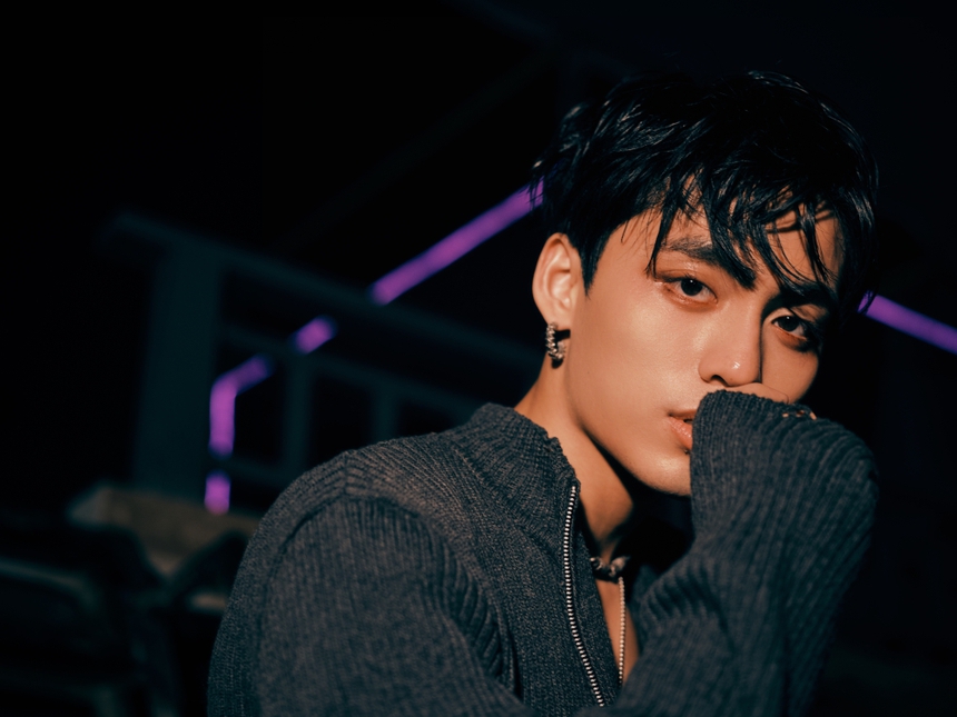 MONO tung ảnh hậu trường MV "Em Là", nhan sắc chấp mọi phong cách - Ảnh 5. MONO tung ảnh hậu trường MV "Em Là", nhan sắc chấp mọi phong cách - Ảnh 5.